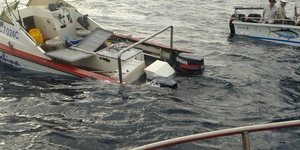 Eldo Marais se boot, My China, gedeeltelik onder die water. 